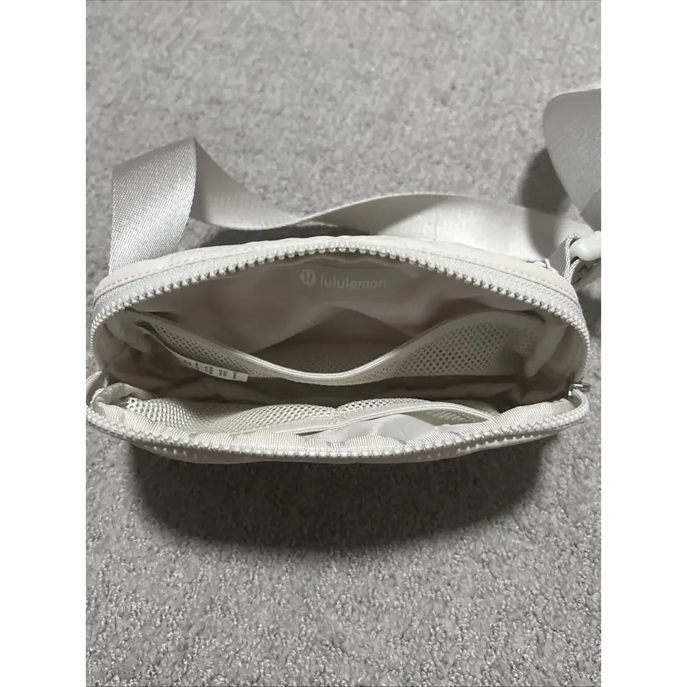 LLululemon Everywhere Belt Bag OS Adjustable Strap Ivory Metallic Logo NWOT